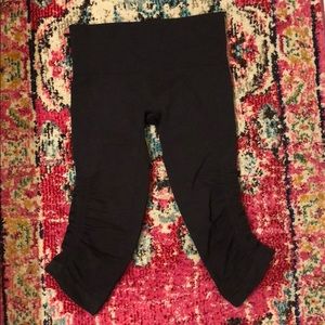 Lululemon cropped dark grey leggings